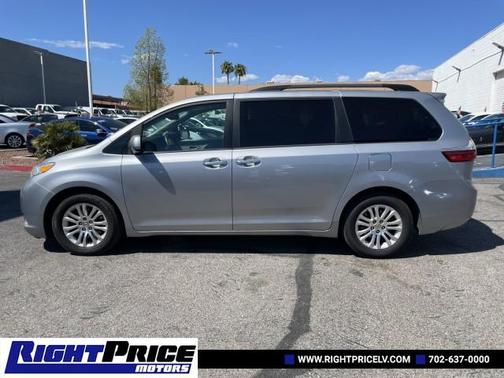 2017 Toyota Sienna XLE