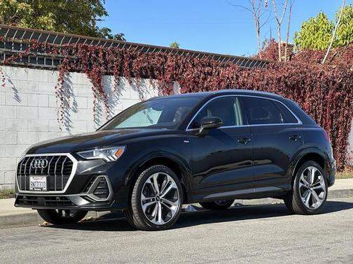 Photo 3 of 19 of 2020 Audi Q3 45 S line Premium