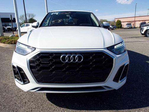 Glacier White Metallic 2024 Audi Q5 45 S line quattro Premium