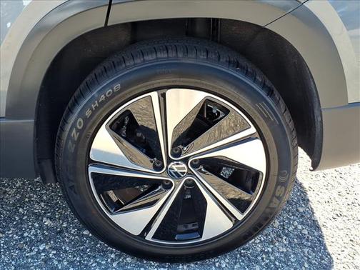 2024 Volkswagen Taos SE 4MOTION