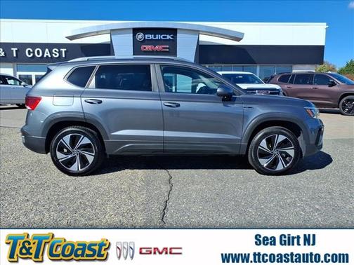 2024 Volkswagen Taos SE 4MOTION