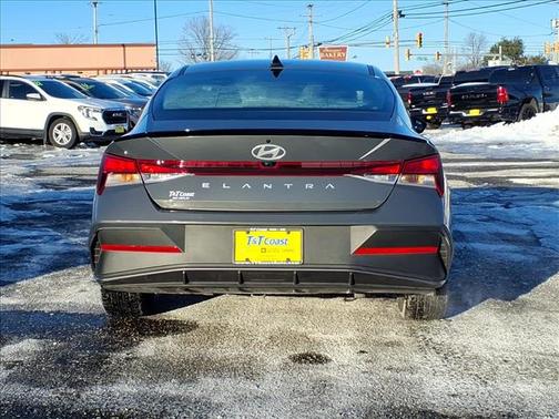 2025 Hyundai ELANTRA SEL Sport