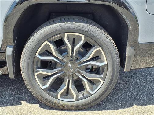 2025 GMC Sierra EV Denali