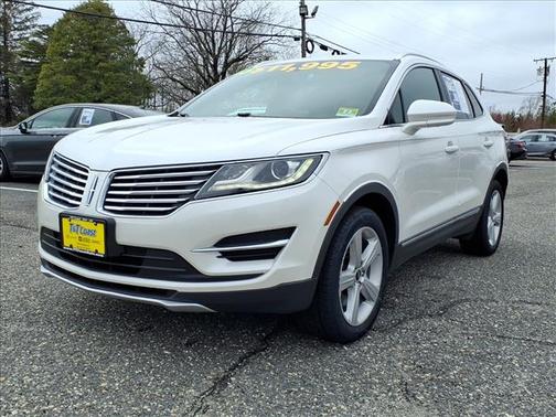 White 2015 Lincoln MKC Base