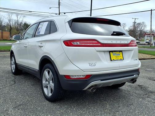 White 2015 Lincoln MKC Base