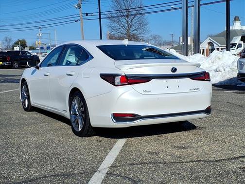 2021 Lexus ES 300h Luxury
