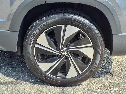 2024 Volkswagen Taos SE 4MOTION