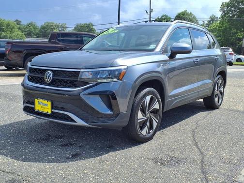 2024 Volkswagen Taos SE 4MOTION