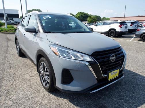 Boulder Gray Metallic 2024 Nissan Kicks SV