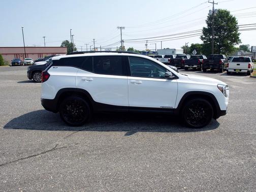 White 2023 GMC Terrain SLT