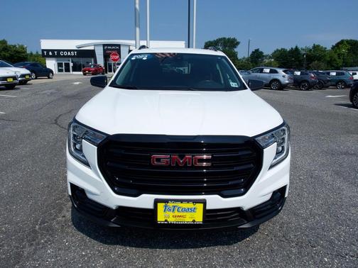 White 2023 GMC Terrain SLT