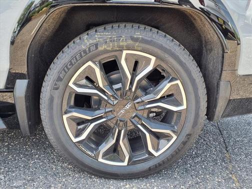 2025 GMC Sierra EV Denali