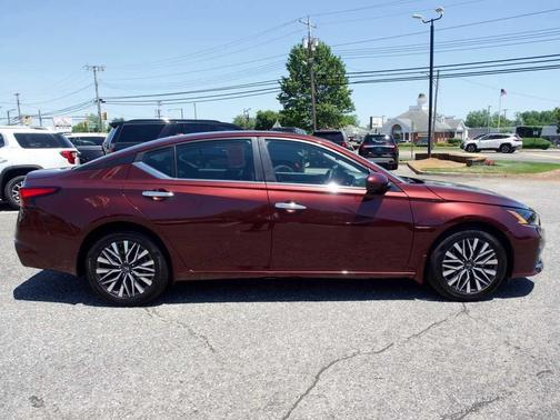 Garnet Pearl 2023 Nissan Altima 2.5 SV
