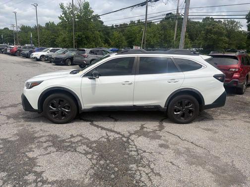 Crystal White Pearl 2020 Subaru Outback Onyx Edition XT