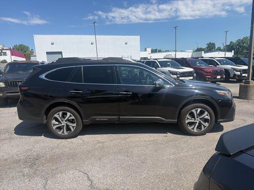 Crystal Black Silica 2022 Subaru Outback Touring