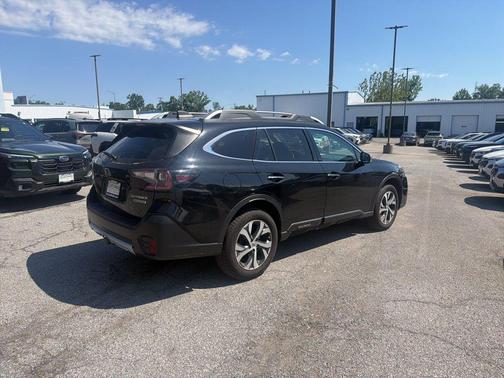Crystal Black Silica 2022 Subaru Outback Touring