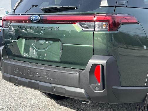 Deep Emerald Green Pearl 2026 Subaru Outback Limited XT