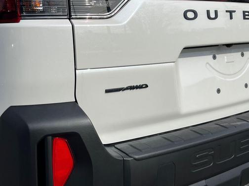 Crystal White Pearl 2026 Subaru Outback Limited