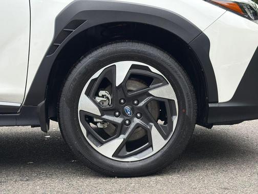 Crystal White Pearl 2025 Subaru Crosstrek Limited