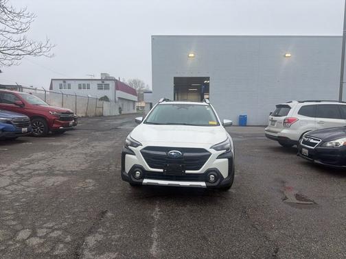 Crystal White Pearl 2023 Subaru Outback Touring XT