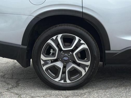 Ice Silver Metallic 2025 Subaru Ascent Limited 7-Passenger