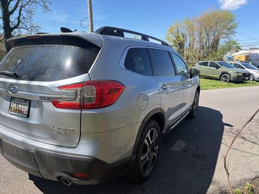 Ice Silver Metallic 2025 Subaru Ascent Limited