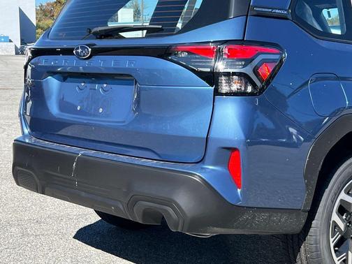 2025 Subaru Forester Base