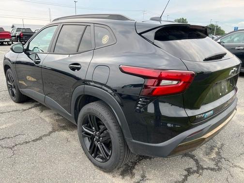 Mosaic Black Metallic 2024 Chevrolet Trax ACTIV