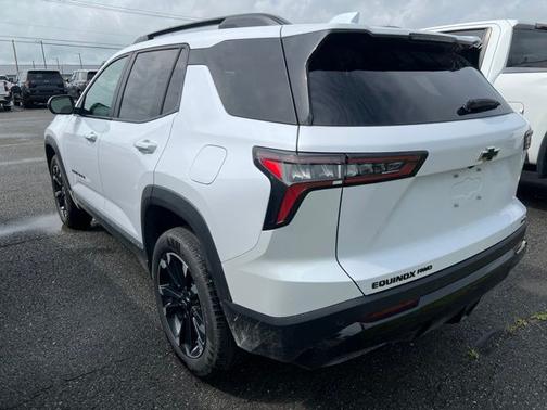 Polar White Tricoat 2026 Chevrolet Equinox RS