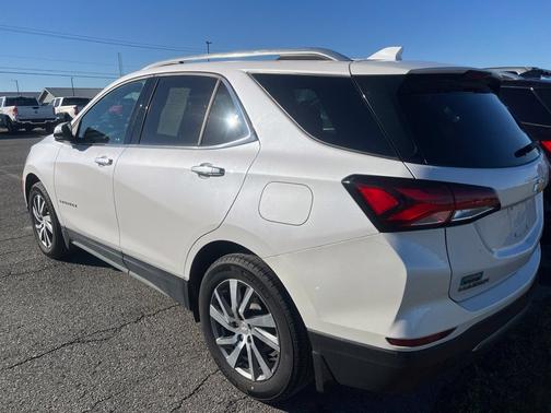Iridescent Pearl Tricoat 2023 Chevrolet Equinox Premier