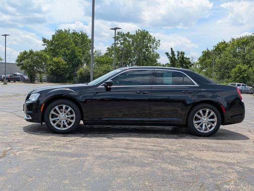 2018 Chrysler 300 Touring