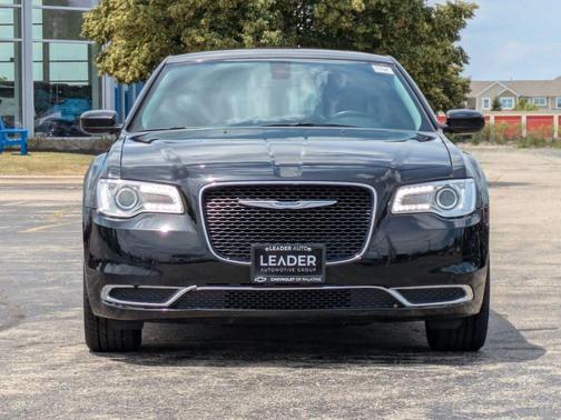 2018 Chrysler 300 Touring