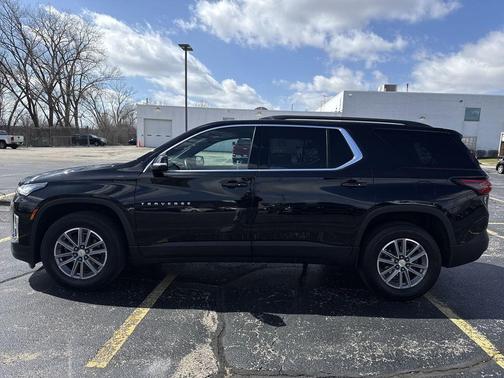 2022 Chevrolet Traverse LT Cloth