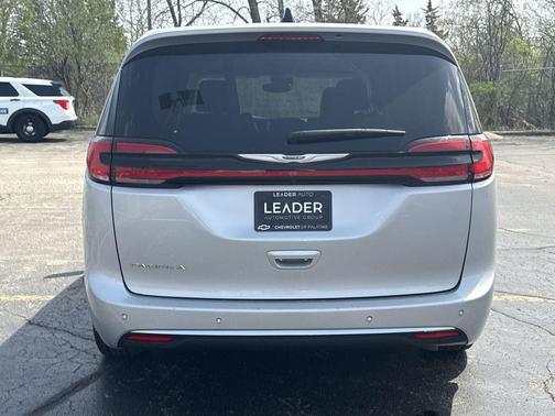 2023 Chrysler Pacifica Touring-L