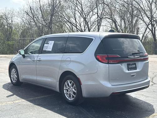 2023 Chrysler Pacifica Touring-L