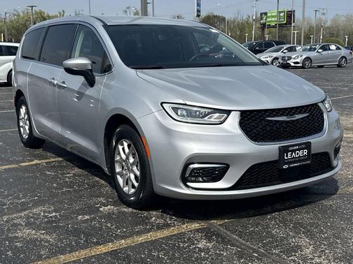 2023 Chrysler Pacifica Touring-L