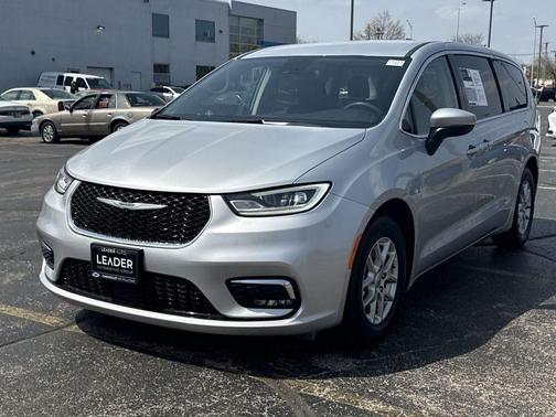 2023 Chrysler Pacifica Touring-L