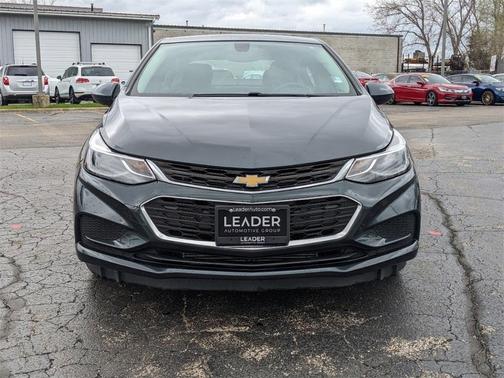 Photo 2 of 26 of 2017 Chevrolet Cruze LT