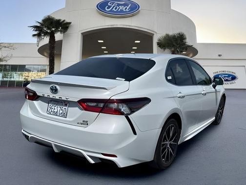 Ice Edge 2024 Toyota Camry SE