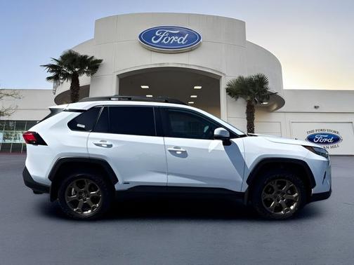 Ice 2023 Toyota RAV4 WOODLAND EDITION