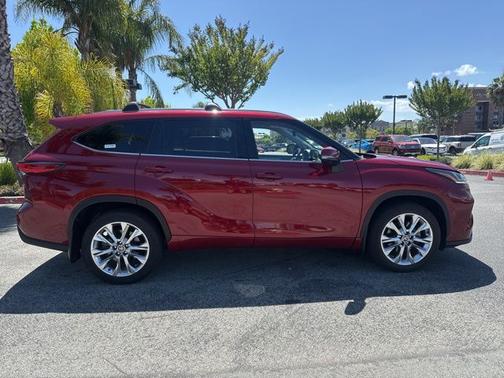 Ruby Flare Pearl 2022 Toyota Highlander LIMITED