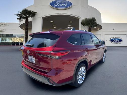 Ruby Flare Pearl 2022 Toyota Highlander LIMITED