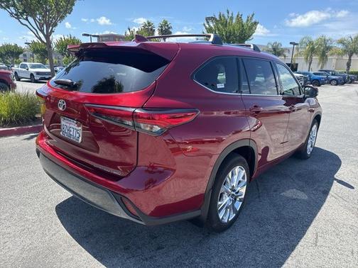 Ruby Flare Pearl 2022 Toyota Highlander LIMITED