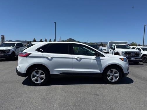 OXFORD WHITE 2021 Ford Edge SE