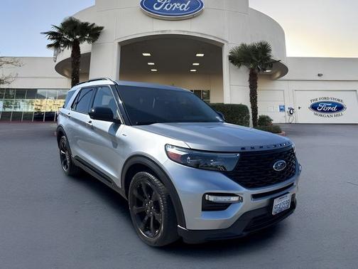 ICONIC SILVER METALLIC 2023 Ford Explorer ST-LINE