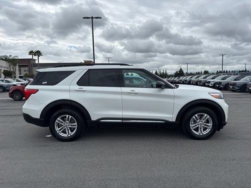 STAR WHITE MET TRI-COAT 2023 Ford Explorer XLT