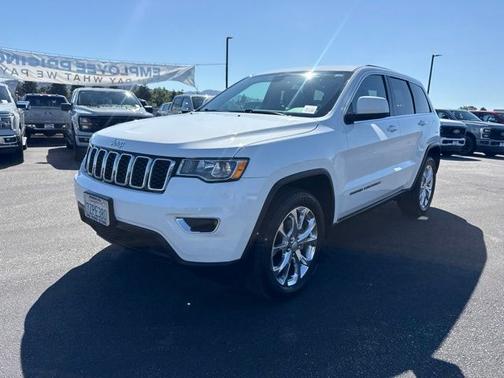 Bright White Clearcoat 2017 Jeep Grand Cherokee LAREDO