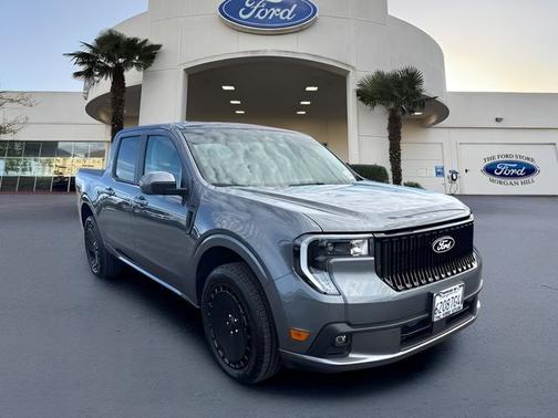 CARBONIZED GRAY METALLIC 2025 Ford Maverick LOBO STANDARD