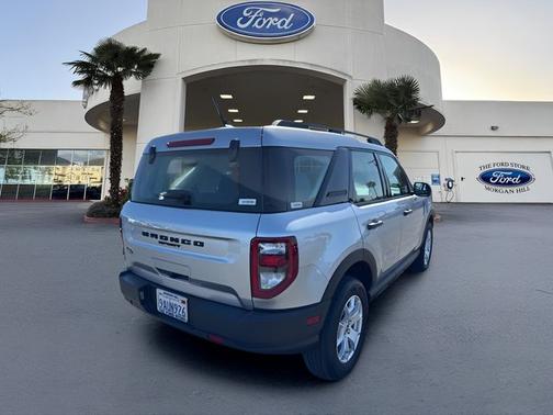 ICONIC SILVER METALLIC 2022 Ford Bronco Sport BASE