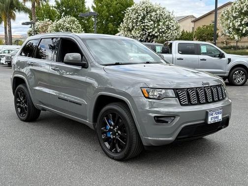 2022 Jeep Grand Cherokee LAREDO